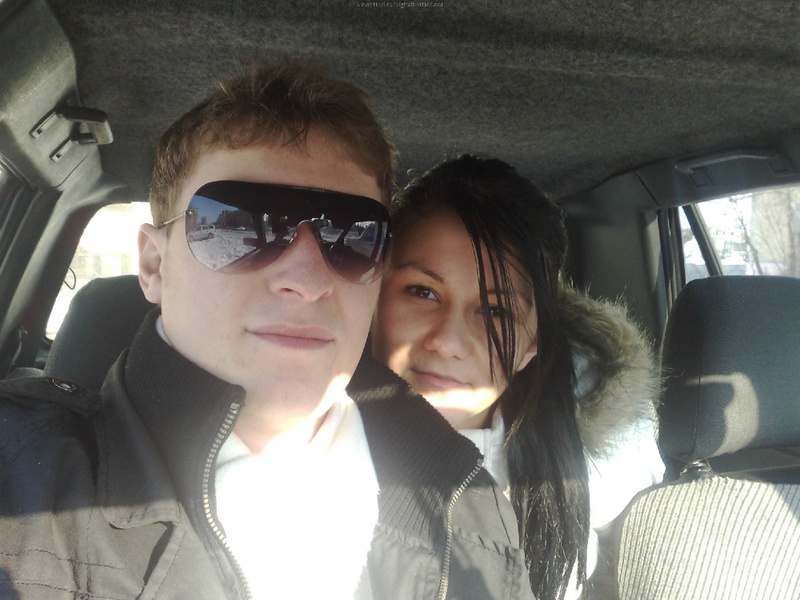 Брюнетка показывает парню сексуальные наряды 28 фотография Брюнетка показывает парню сексуальные наряды 28 фотография