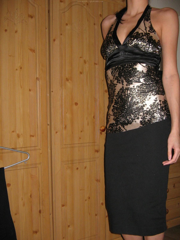 Раскрепощенная чика хвастается шикарными дойками 2 фотография Раскрепощенная чика хвастается шикарными дойками 2 фотография