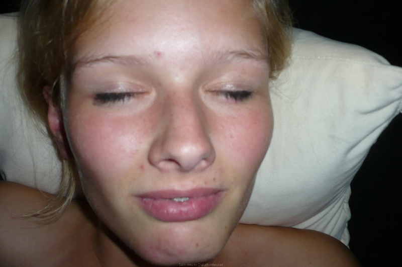 Обаятельная студентка сверкает киской перед избранником 5 фотография Обаятельная студентка сверкает киской перед избранником 5 фотография