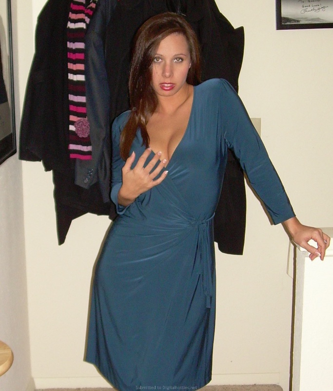 Безотказная брюнетка хвастается нижним бельем 36 фотография Безотказная брюнетка хвастается нижним бельем 36 фотография