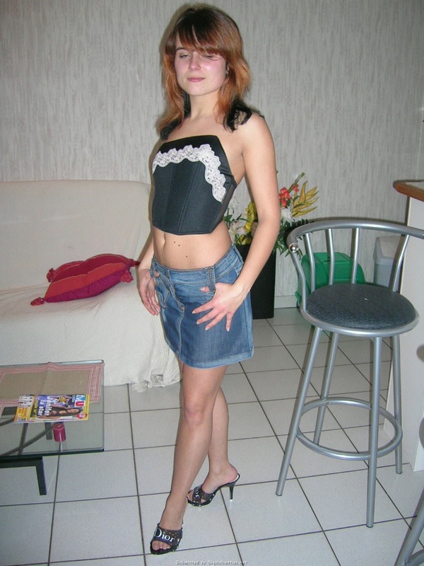 Засунула пальцы в киску и сделала минет 21 фотография Засунула пальцы в киску и сделала минет 21 фотография