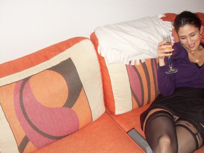 Давалка посасывает маленький пенис 18 фотография Давалка посасывает маленький пенис 18 фотография