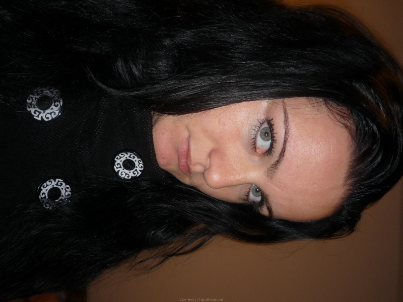 Брюнетка сняла лифчик и сверкает сиськами перед зеркалом 17 фотография Брюнетка сняла лифчик и сверкает сиськами перед зеркалом 17 фотография