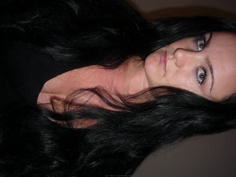 Брюнетка сняла лифчик и сверкает сиськами перед зеркалом 18 фотография Брюнетка сняла лифчик и сверкает сиськами перед зеркалом 18 фотография