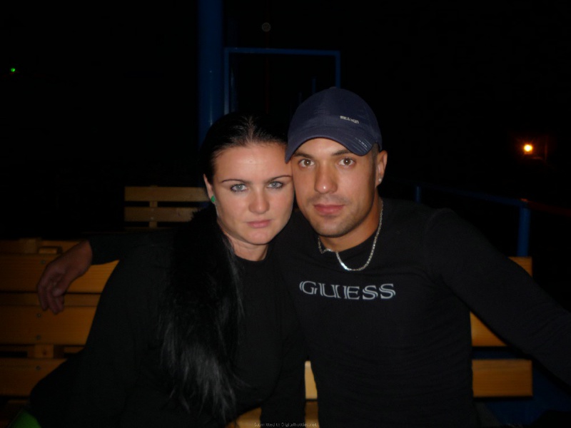 Брюнетка сняла лифчик и сверкает сиськами перед зеркалом 8 фотография Брюнетка сняла лифчик и сверкает сиськами перед зеркалом 8 фотография