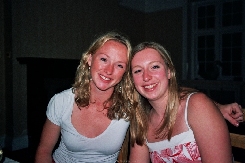 Телка отметила день рождения в кругу друзей и отдалась одному из них 16 фотография Телка отметила день рождения в кругу друзей и отдалась одному из них 16 фотография