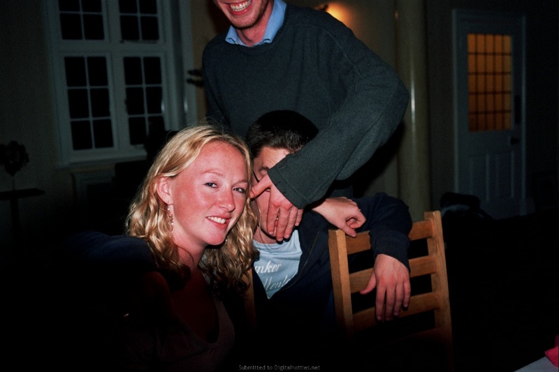 Телка отметила день рождения в кругу друзей и отдалась одному из них 18 фотография Телка отметила день рождения в кругу друзей и отдалась одному из них 18 фотография