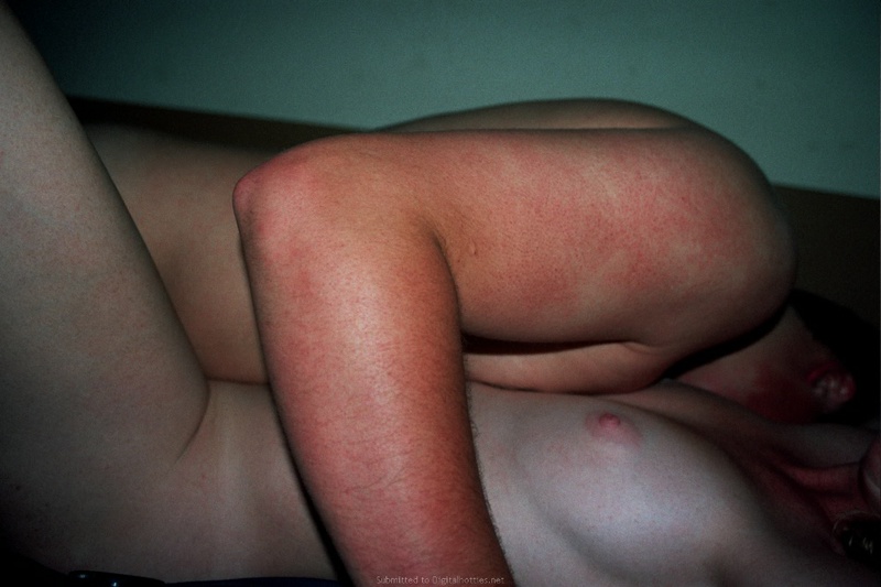 Телка отметила день рождения в кругу друзей и отдалась одному из них 24 фотография Телка отметила день рождения в кругу друзей и отдалась одному из них 24 фотография