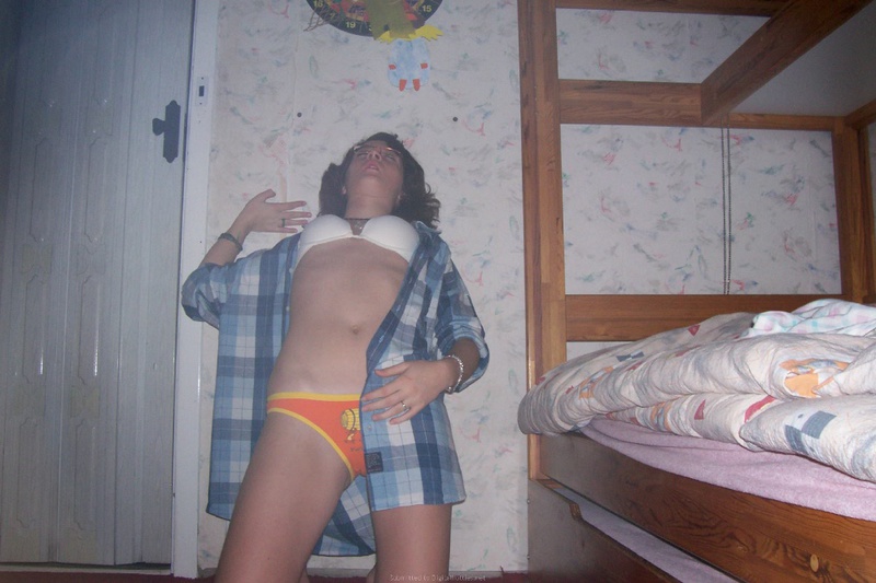 Застенчивая секретарша раскрылась перед начальником 3 фотография Застенчивая секретарша раскрылась перед начальником 3 фотография