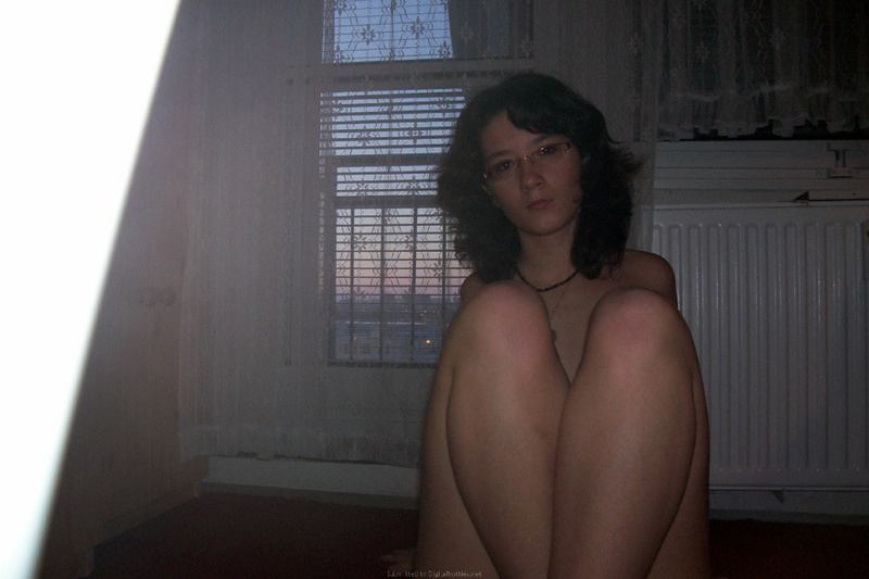 Застенчивая секретарша раскрылась перед начальником 4 фотография Застенчивая секретарша раскрылась перед начальником 4 фотография