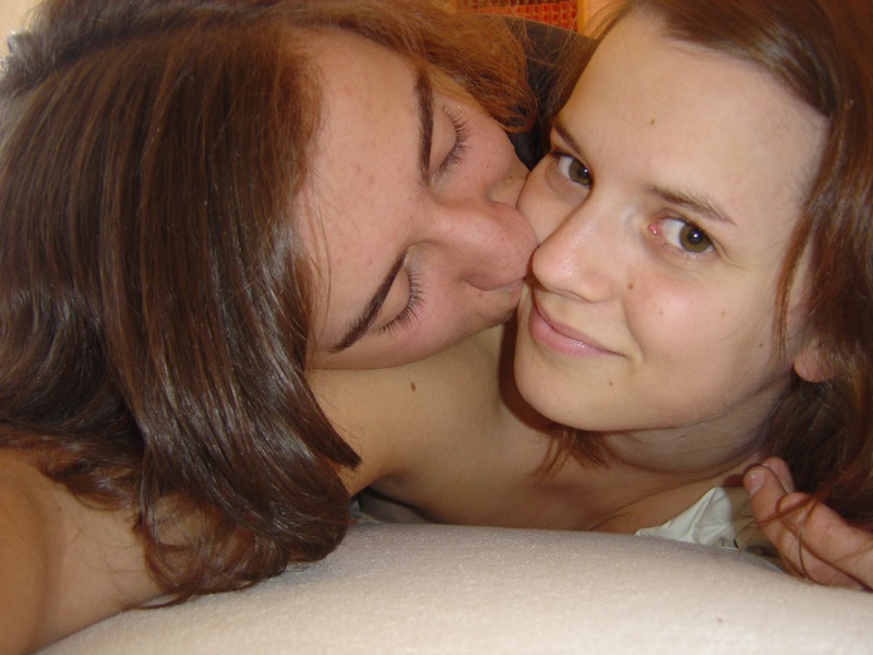 Влюбленная парочка в кровати после секса 3 фотография Влюбленная парочка в кровати после секса 3 фотография