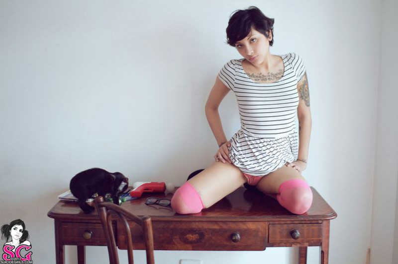 Восточная искусительница любуется медовыми сосками 12 фотография Восточная искусительница любуется медовыми сосками 12 фотография