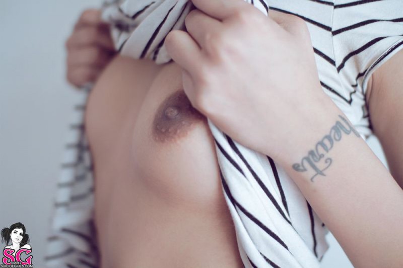 Восточная искусительница любуется медовыми сосками 15 фотография Восточная искусительница любуется медовыми сосками 15 фотография