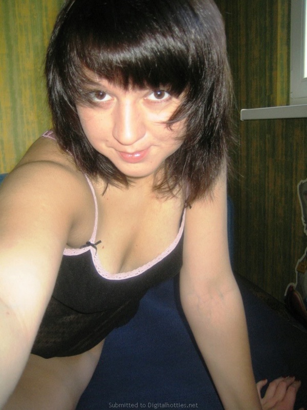 Сучка выставляет сочные дырки для порки 19 фотография Сучка выставляет сочные дырки для порки 19 фотография