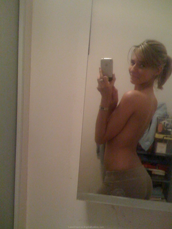 Телка после пластики груди светит своими упругими сиськами 7 фотография Телка после пластики груди светит своими упругими сиськами 7 фотография