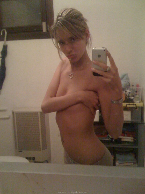 Телка после пластики груди светит своими упругими сиськами 5 фотография Телка после пластики груди светит своими упругими сиськами 5 фотография