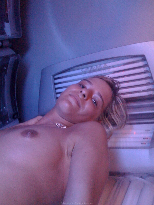 Телка после пластики груди светит своими упругими сиськами 27 фотография Телка после пластики груди светит своими упругими сиськами 27 фотография