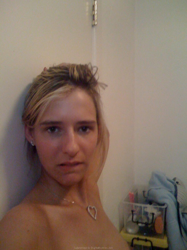 Телка после пластики груди светит своими упругими сиськами 13 фотография Телка после пластики груди светит своими упругими сиськами 13 фотография