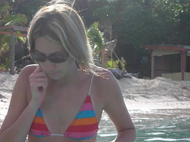 Мамаша сняла на кровати красные трусики и приступила к минету 9 фотография Мамаша сняла на кровати красные трусики и приступила к минету 9 фотография