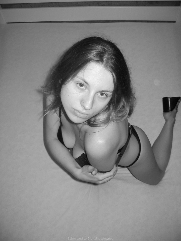 Польская шалашовка снимает нижнее белье 9 фотография Польская шалашовка снимает нижнее белье 9 фотография