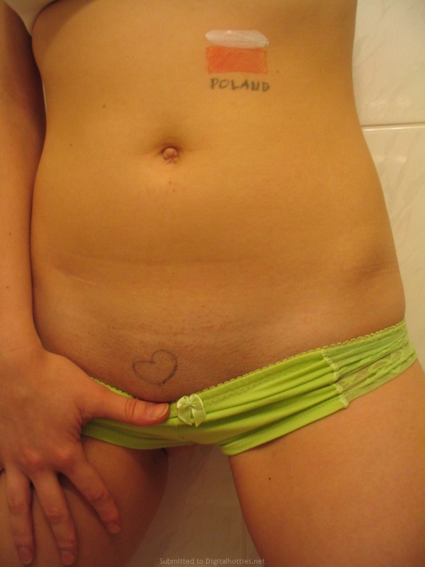 Польская шалашовка снимает нижнее белье 8 фотография Польская шалашовка снимает нижнее белье 8 фотография