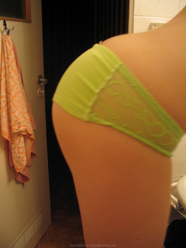 Польская шалашовка снимает нижнее белье 11 фотография Польская шалашовка снимает нижнее белье 11 фотография