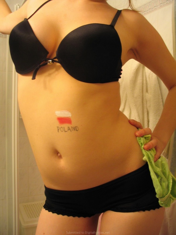 Польская шалашовка снимает нижнее белье 36 фотография Польская шалашовка снимает нижнее белье 36 фотография