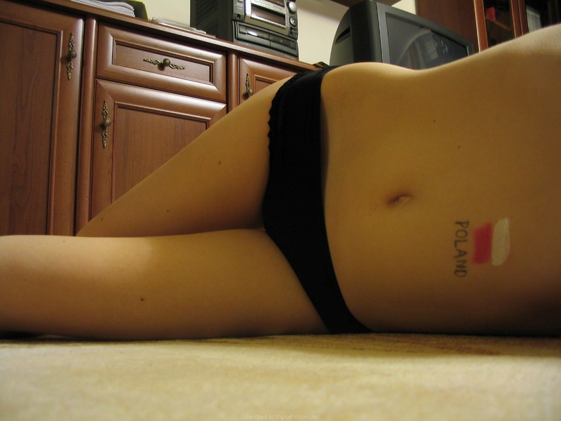 Польская шалашовка снимает нижнее белье 31 фотография Польская шалашовка снимает нижнее белье 31 фотография