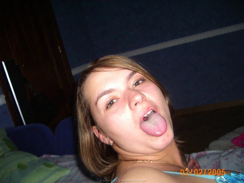 Пышногрудая барышня примеряет нижнее белье 1 фотография Пышногрудая барышня примеряет нижнее белье 1 фотография