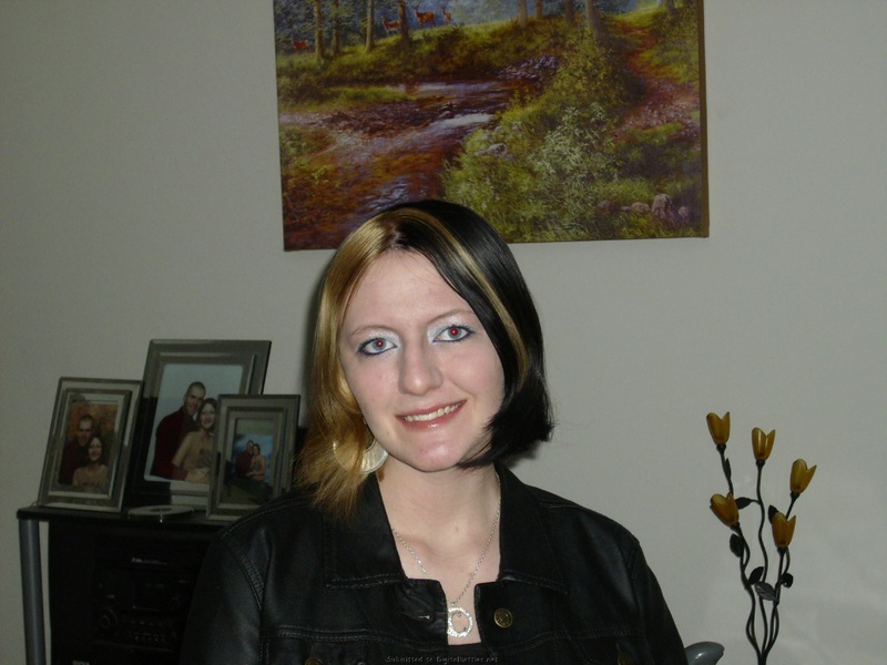 Раскованная домохозяйка взяла у своего мужа за щеку 1 фотография Раскованная домохозяйка взяла у своего мужа за щеку 1 фотография