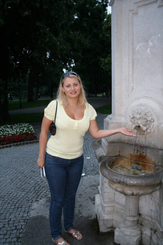 Мамаша сняла шубу и позабавилась с секс игрушкой 1 фотография Мамаша сняла шубу и позабавилась с секс игрушкой 1 фотография