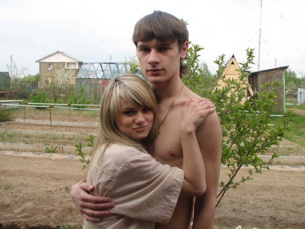 Сельская фифа сосет у своего возлюбленного 1 фотография Сельская фифа сосет у своего возлюбленного 1 фотография