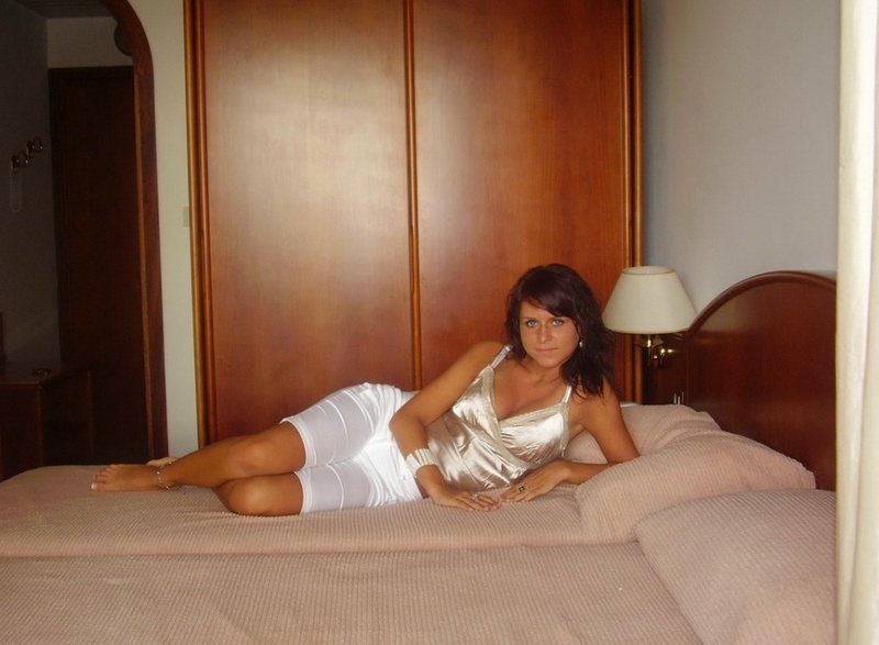 Барышня умело шлифует пенис у своего парня 2 фотография Барышня умело шлифует пенис у своего парня 2 фотография