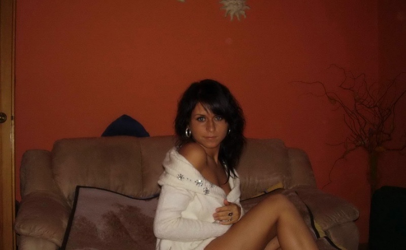 Барышня умело шлифует пенис у своего парня 9 фотография Барышня умело шлифует пенис у своего парня 9 фотография