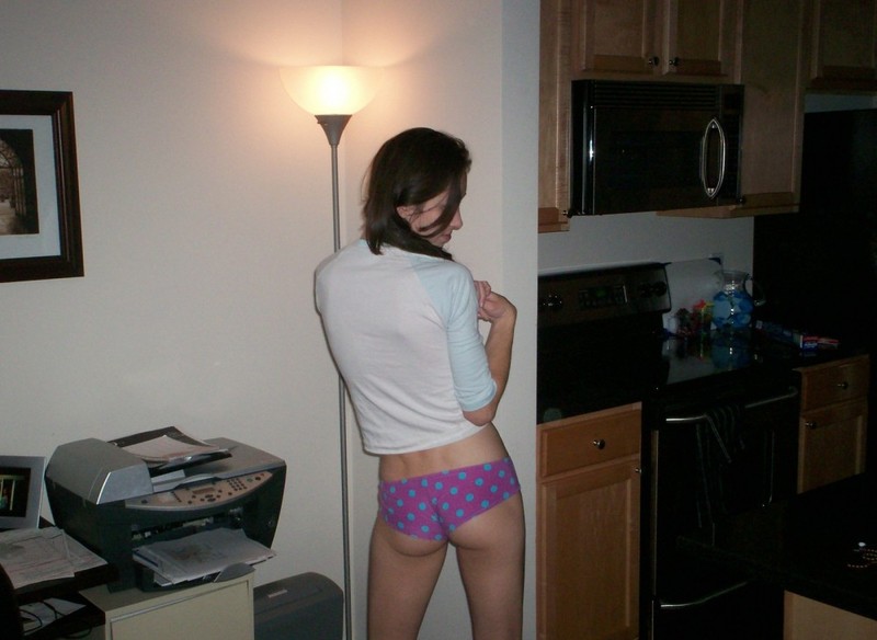 Игривая любовника страстно отсосала у партнера 17 фотография Игривая любовника страстно отсосала у партнера 17 фотография