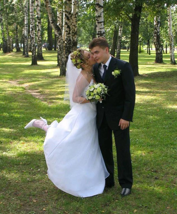 Милфа в солнцезащитных очках сделала мужу минет в лесу 1 фотография Милфа в солнцезащитных очках сделала мужу минет в лесу 1 фотография