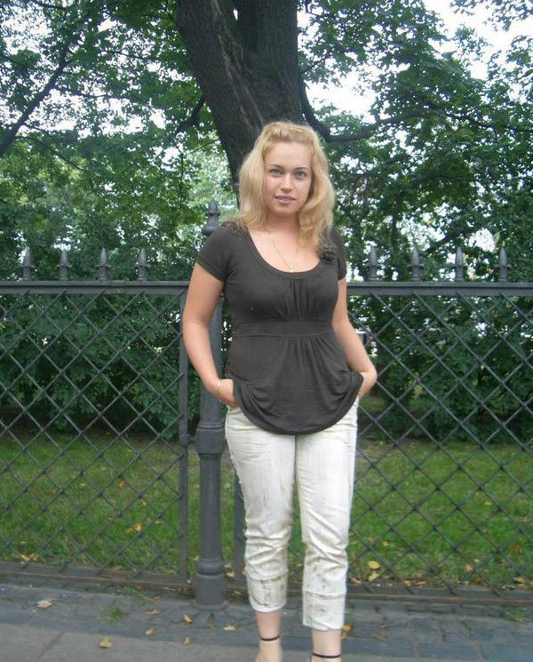 Милфа в солнцезащитных очках сделала мужу минет в лесу 3 фотография Милфа в солнцезащитных очках сделала мужу минет в лесу 3 фотография