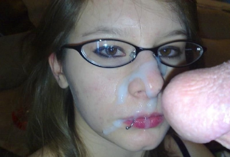 Обаятельная продавщица получила сперму на лицо 3 фотография Обаятельная продавщица получила сперму на лицо 3 фотография