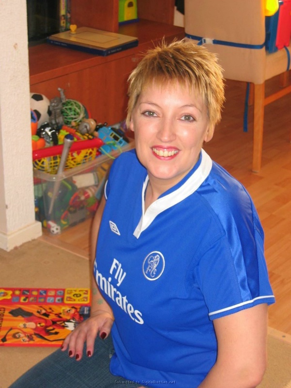 Дама в возрасте примеряет сексуальные наряды 2 фотография Дама в возрасте примеряет сексуальные наряды 2 фотография