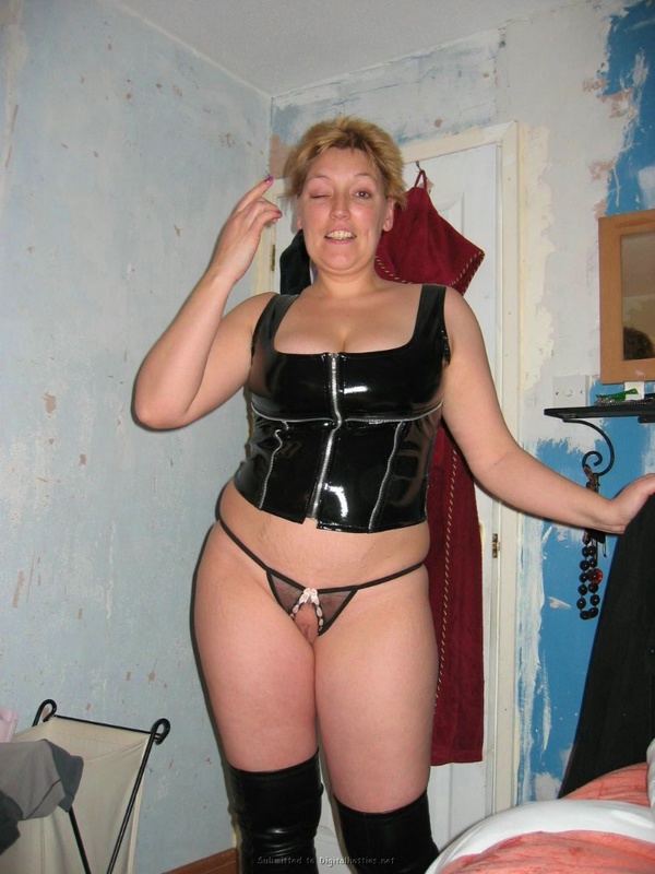 Дама в возрасте примеряет сексуальные наряды 12 фотография Дама в возрасте примеряет сексуальные наряды 12 фотография