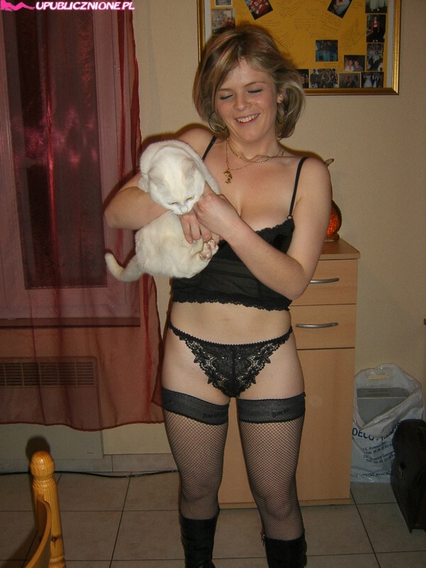 Знатная минетчица умело шлифует стоячие концы 15 фотография Знатная минетчица умело шлифует стоячие концы 15 фотография