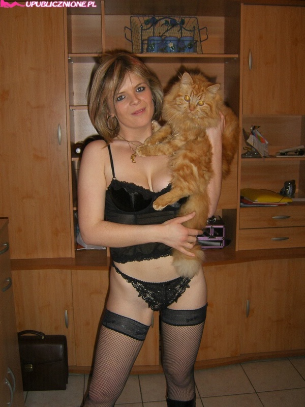 Знатная минетчица умело шлифует стоячие концы 17 фотография Знатная минетчица умело шлифует стоячие концы 17 фотография