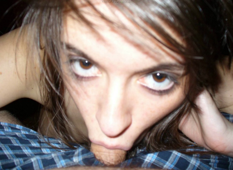 Посасывает маленький пенис и получает кайф 16 фотография Посасывает маленький пенис и получает кайф 16 фотография