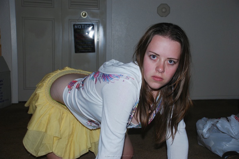 Молодуха в белом бюстгальтере сделала приятелю минет 10 фотография Молодуха в белом бюстгальтере сделала приятелю минет 10 фотография