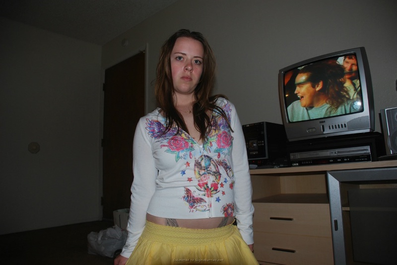 Молодуха в белом бюстгальтере сделала приятелю минет 8 фотография Молодуха в белом бюстгальтере сделала приятелю минет 8 фотография