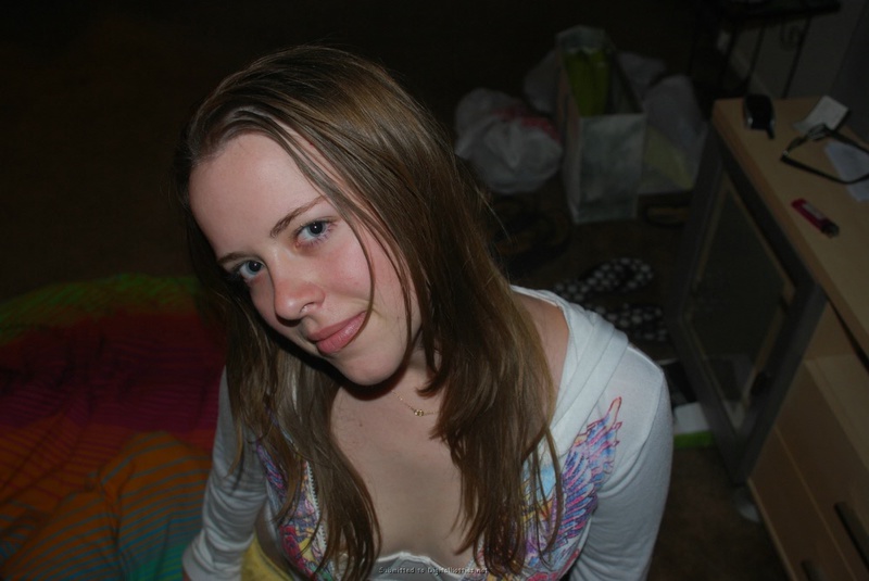 Молодуха в белом бюстгальтере сделала приятелю минет 9 фотография Молодуха в белом бюстгальтере сделала приятелю минет 9 фотография