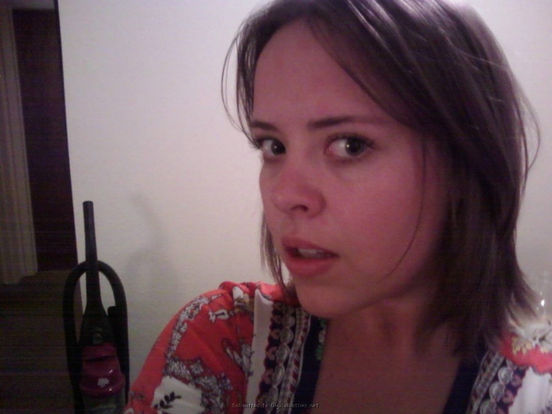 Молодуха в белом бюстгальтере сделала приятелю минет 27 фотография Молодуха в белом бюстгальтере сделала приятелю минет 27 фотография