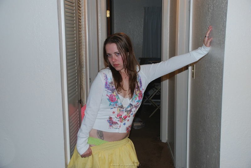 Молодуха в белом бюстгальтере сделала приятелю минет 14 фотография Молодуха в белом бюстгальтере сделала приятелю минет 14 фотография