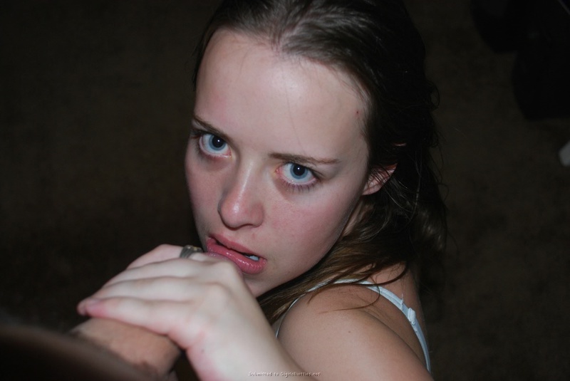 Молодуха в белом бюстгальтере сделала приятелю минет 25 фотография Молодуха в белом бюстгальтере сделала приятелю минет 25 фотография