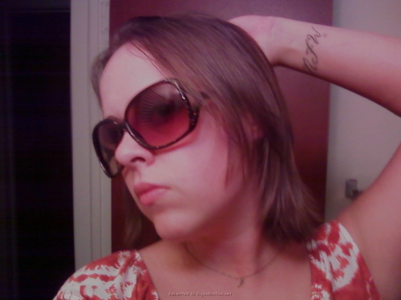 Молодуха в белом бюстгальтере сделала приятелю минет 28 фотография Молодуха в белом бюстгальтере сделала приятелю минет 28 фотография